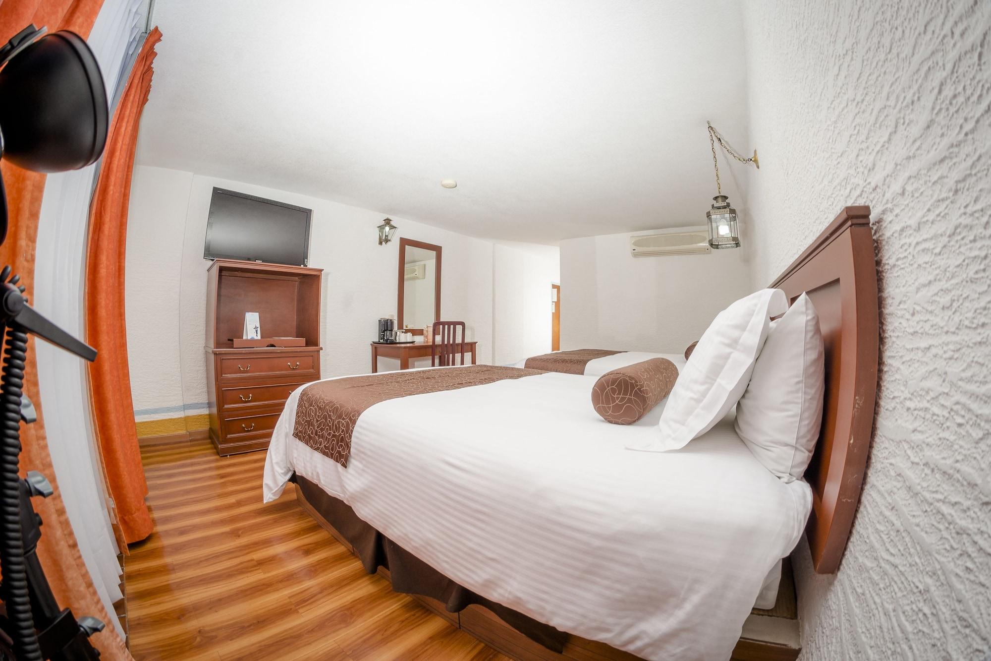 Howard Johnson By Wyndham Morelia Calle Real Zewnętrze zdjęcie