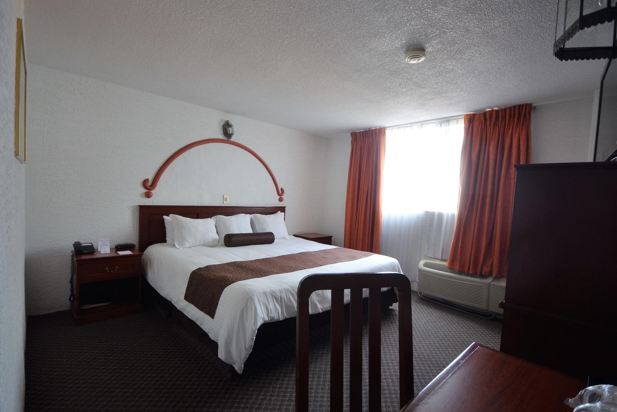 Howard Johnson By Wyndham Morelia Calle Real Zewnętrze zdjęcie