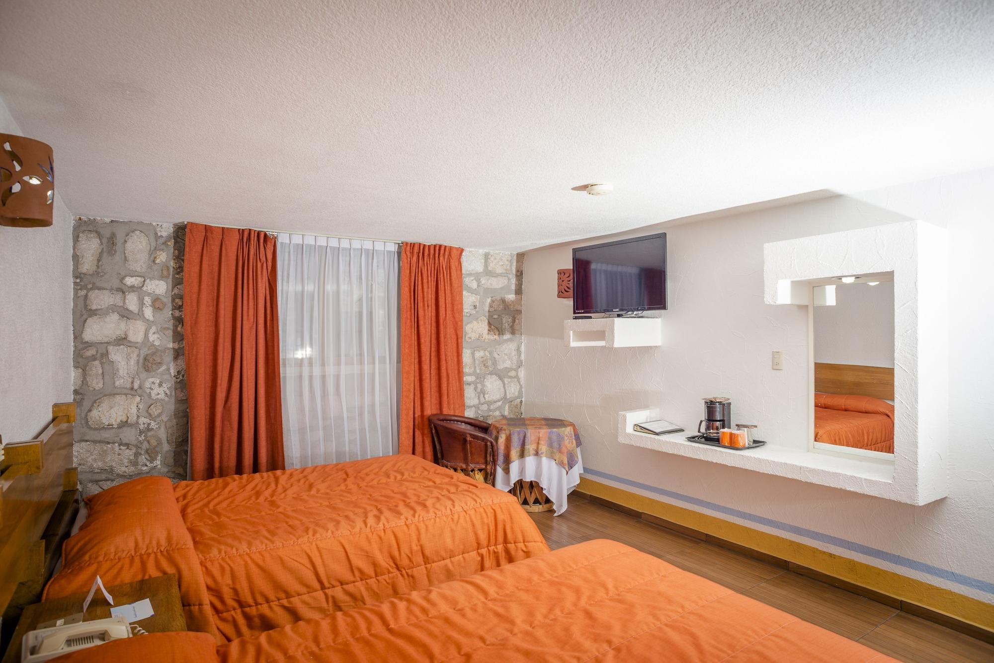 Howard Johnson By Wyndham Morelia Calle Real Zewnętrze zdjęcie
