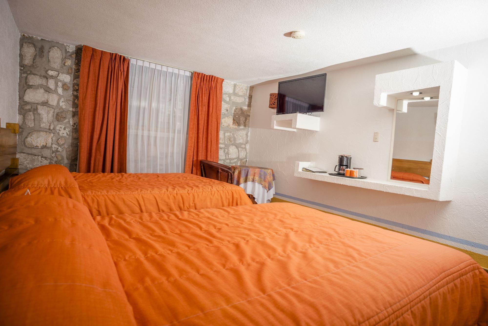 Howard Johnson By Wyndham Morelia Calle Real Zewnętrze zdjęcie