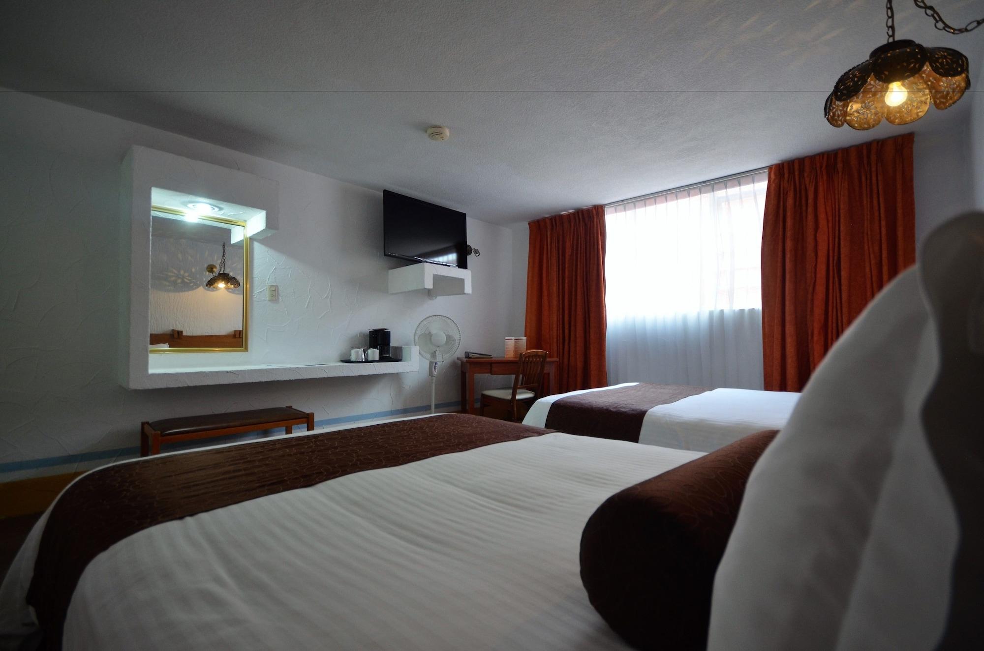 Howard Johnson By Wyndham Morelia Calle Real Zewnętrze zdjęcie