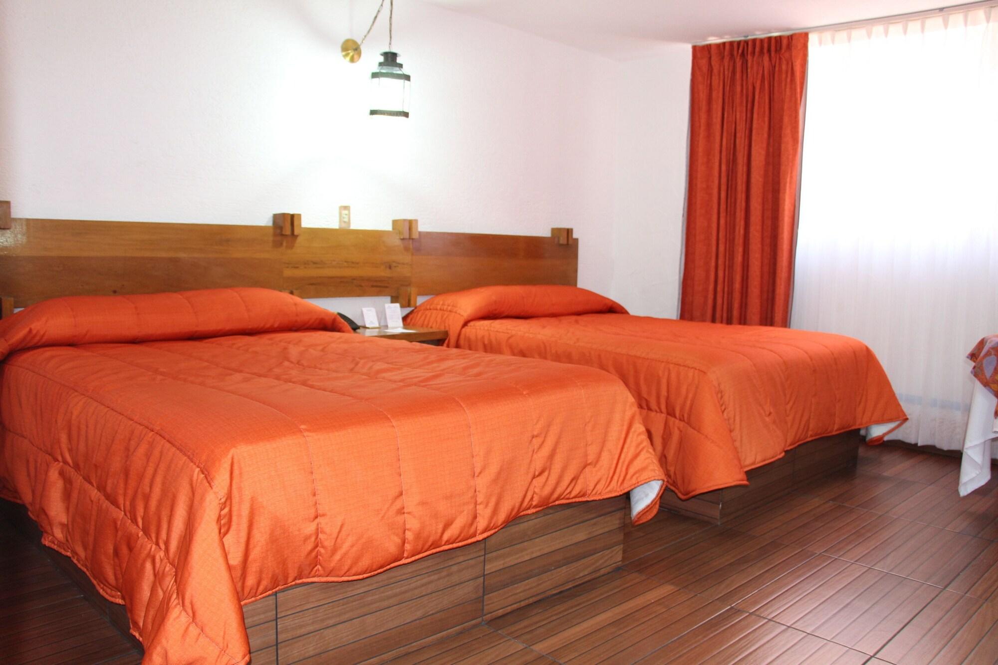 Howard Johnson By Wyndham Morelia Calle Real Zewnętrze zdjęcie