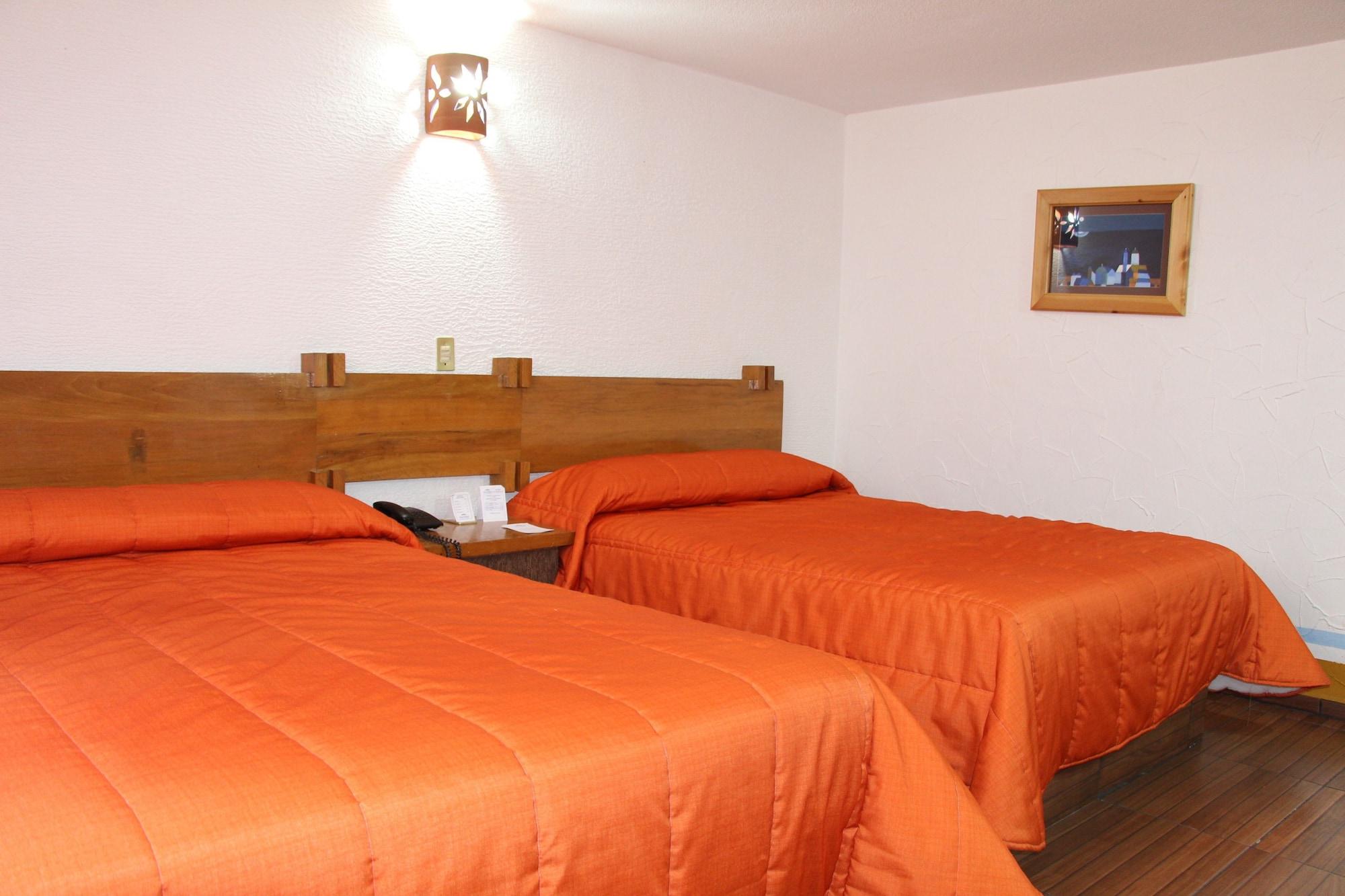 Howard Johnson By Wyndham Morelia Calle Real Zewnętrze zdjęcie