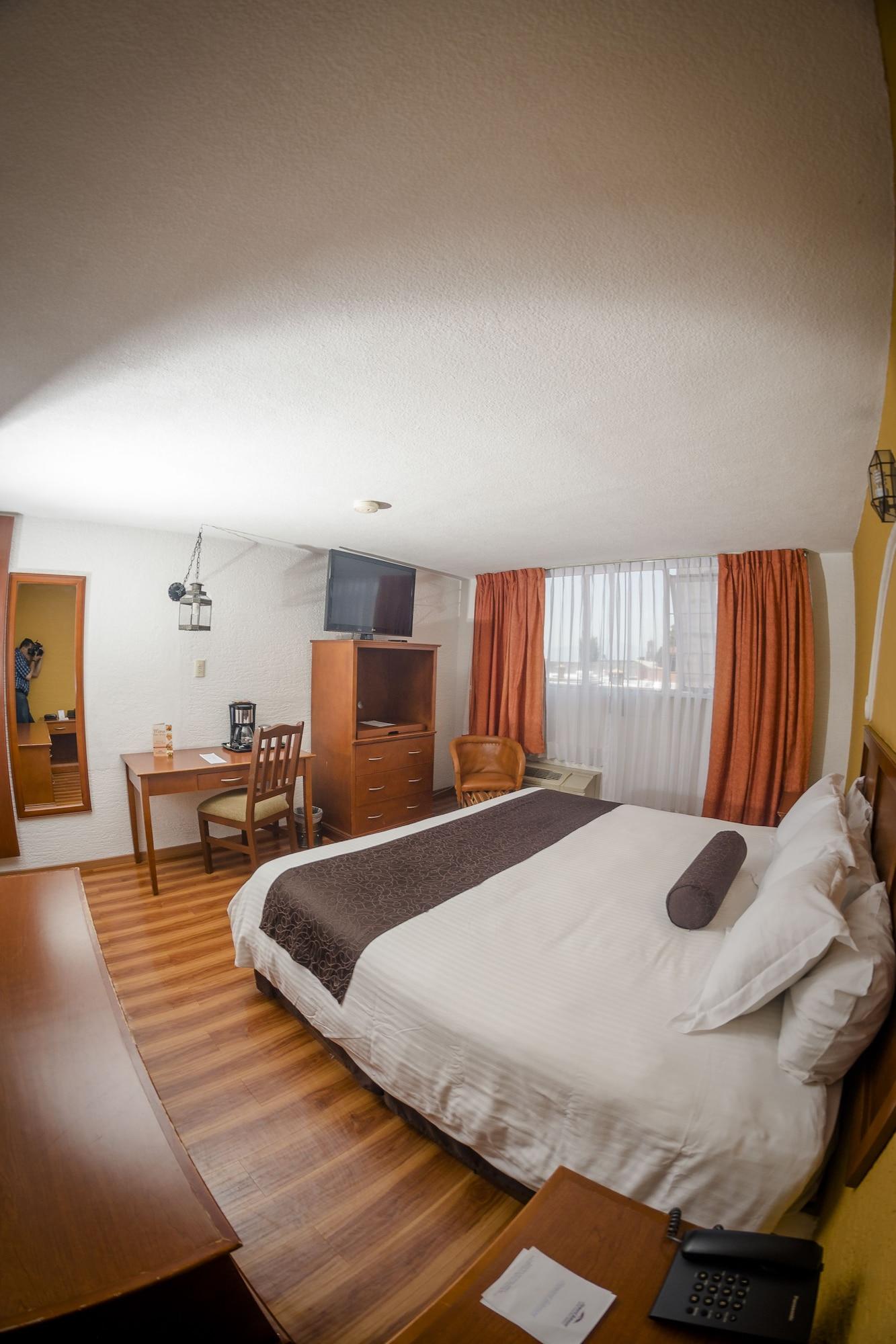Howard Johnson By Wyndham Morelia Calle Real Zewnętrze zdjęcie