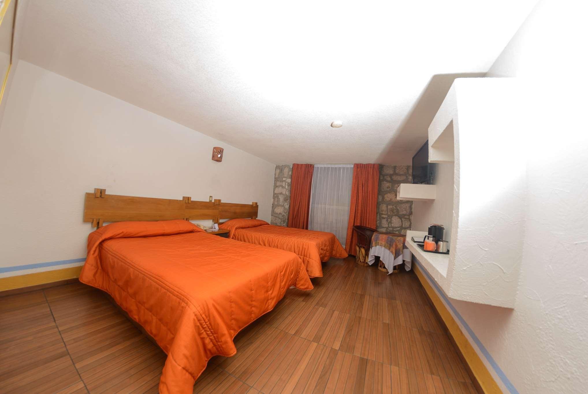 Howard Johnson By Wyndham Morelia Calle Real Zewnętrze zdjęcie