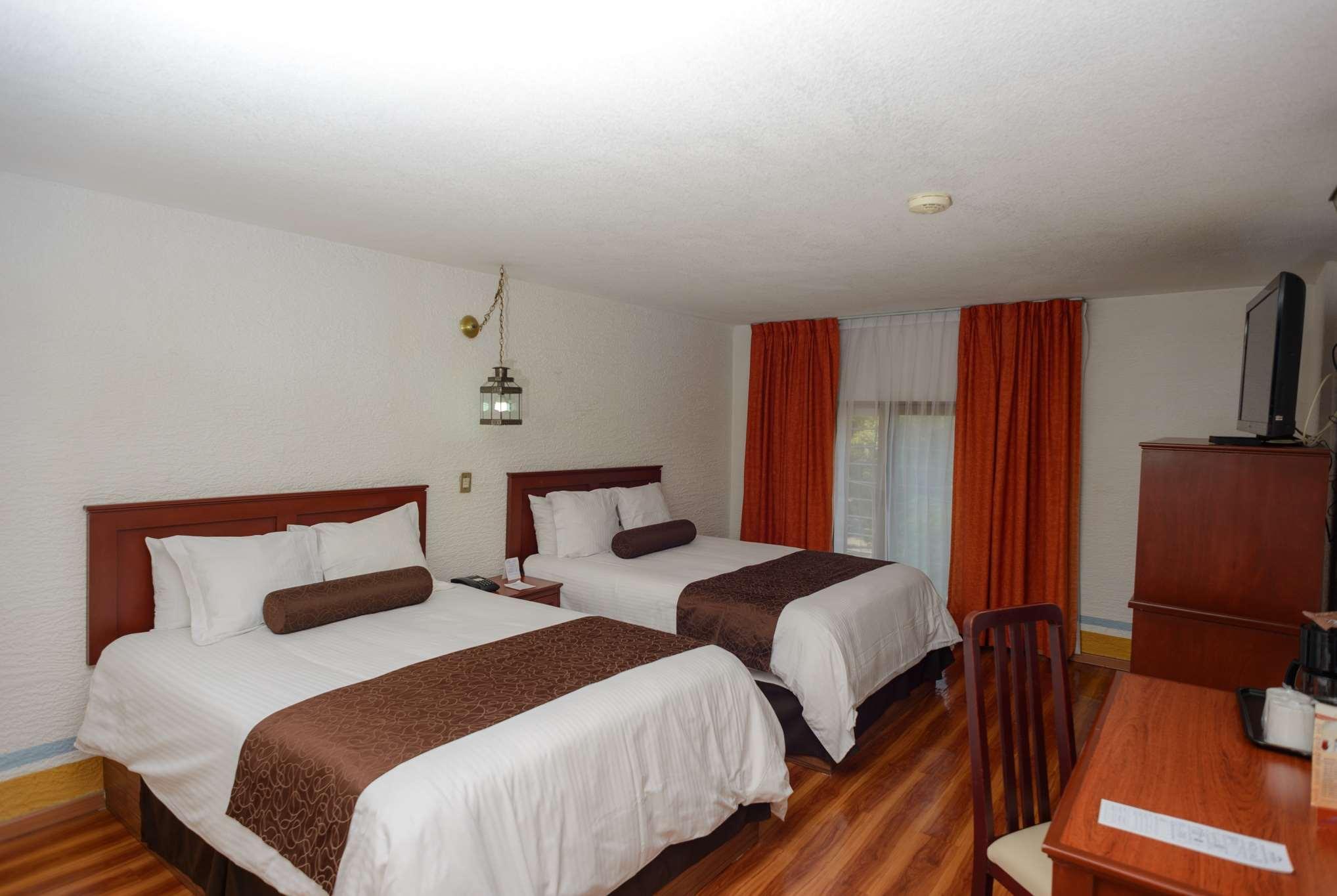 Howard Johnson By Wyndham Morelia Calle Real Zewnętrze zdjęcie