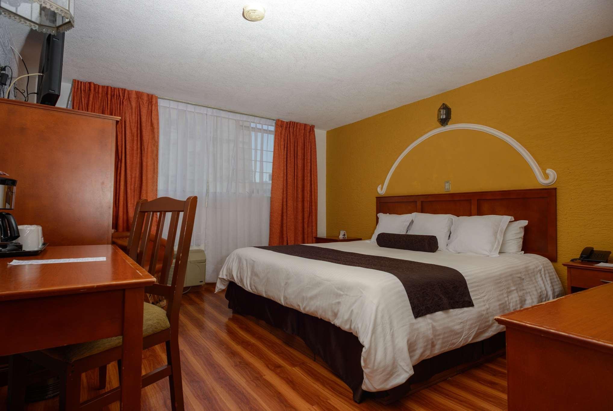 Howard Johnson By Wyndham Morelia Calle Real Zewnętrze zdjęcie