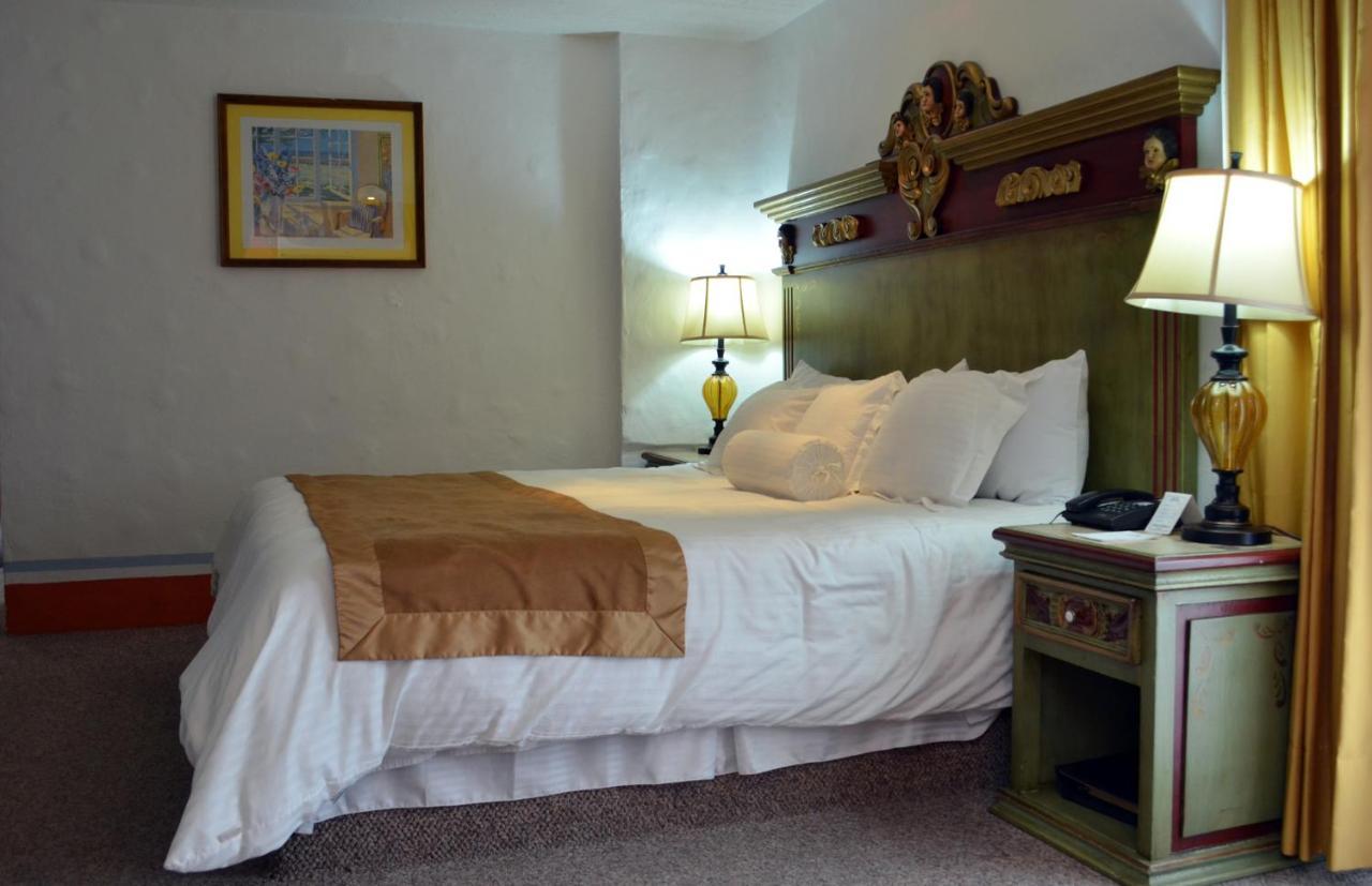 Howard Johnson By Wyndham Morelia Calle Real Zewnętrze zdjęcie
