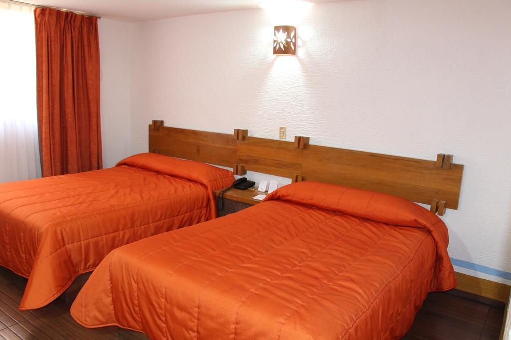 Howard Johnson By Wyndham Morelia Calle Real Zewnętrze zdjęcie