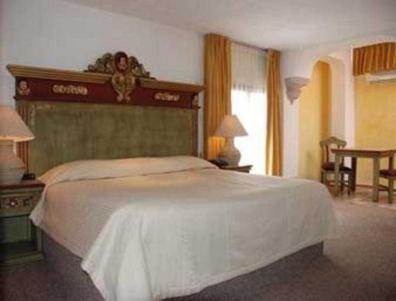Howard Johnson By Wyndham Morelia Calle Real Pokój zdjęcie